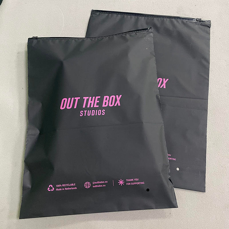 Black Clothing Zip Lock Poly Bags Packaging Hoodie Pouch Custom Logo Printed Zipper Plastic Bags